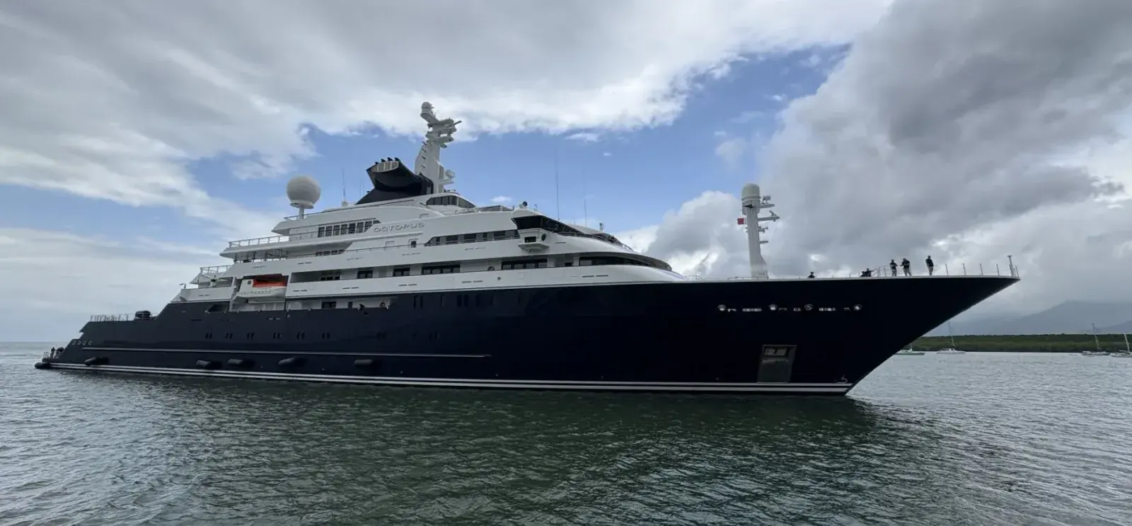 Cairns Welcomes Back Iconic Superyacht M/Y Octopus for Extended Stay